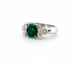 Bague en or blanc avec émeraude et diamants