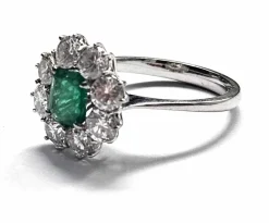 Bague en or blanc avec émeraude et diamants