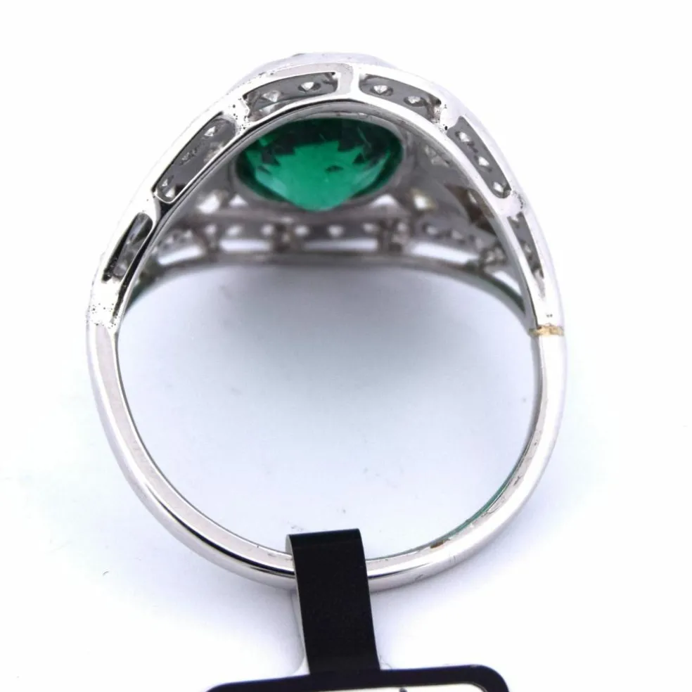 Bague en or blanc avec émeraude et diamants