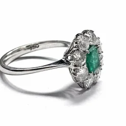 Bague en or blanc avec émeraude et diamants