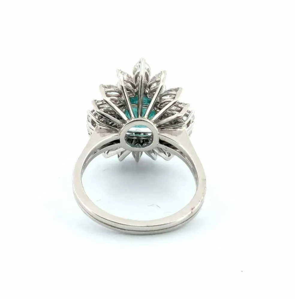 Bague en or blanc avec émeraudes taille octogonale et diamants