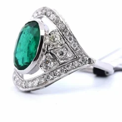 Bague en or blanc avec émeraude et diamants