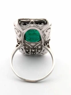 Bague en or blanc avec émeraudes et diamants