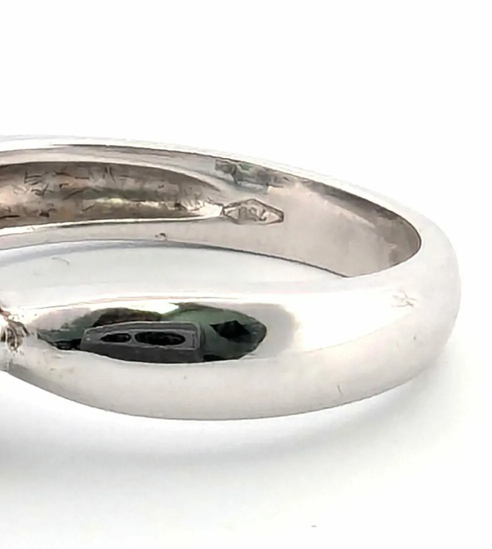 Bague en or blanc avec émeraude et diamants