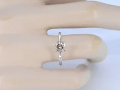 Bague en or blanc avec morganite