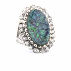 Bague en or blanc avec opale et diamants