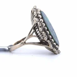 Bague en or blanc avec opale et diamants