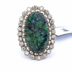 Bague en or blanc avec opale et diamants