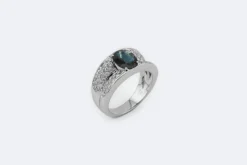 Bague en or blanc avec pavé de diamants