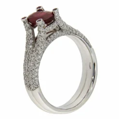 Bague en or blanc avec pavé de rubis et diamants de 1,59 ct
