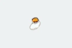Bague en or blanc avec pierre jaune