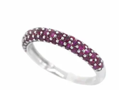 Bague en or blanc avec rubis