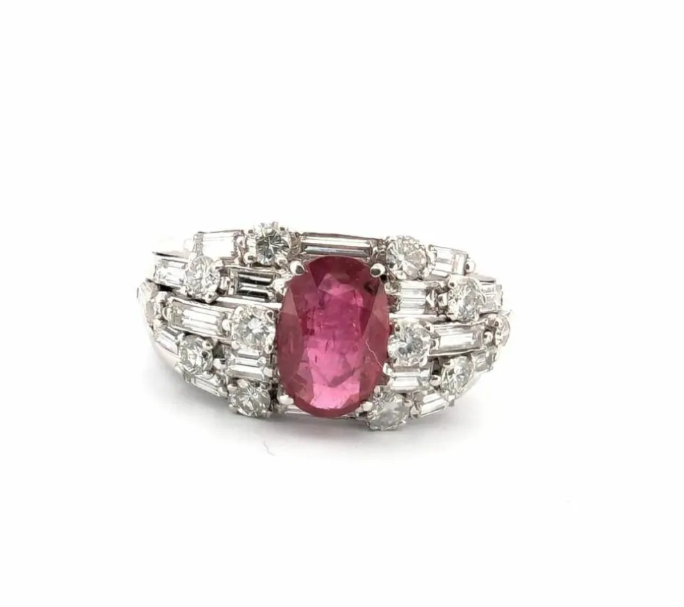 Bague en or blanc avec rubis et diamants