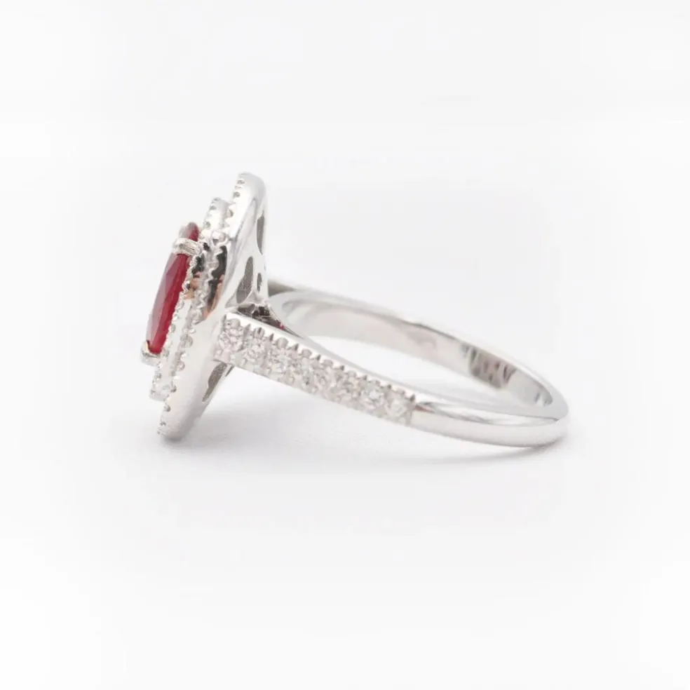 Bague en or blanc avec rubis et diamants ct