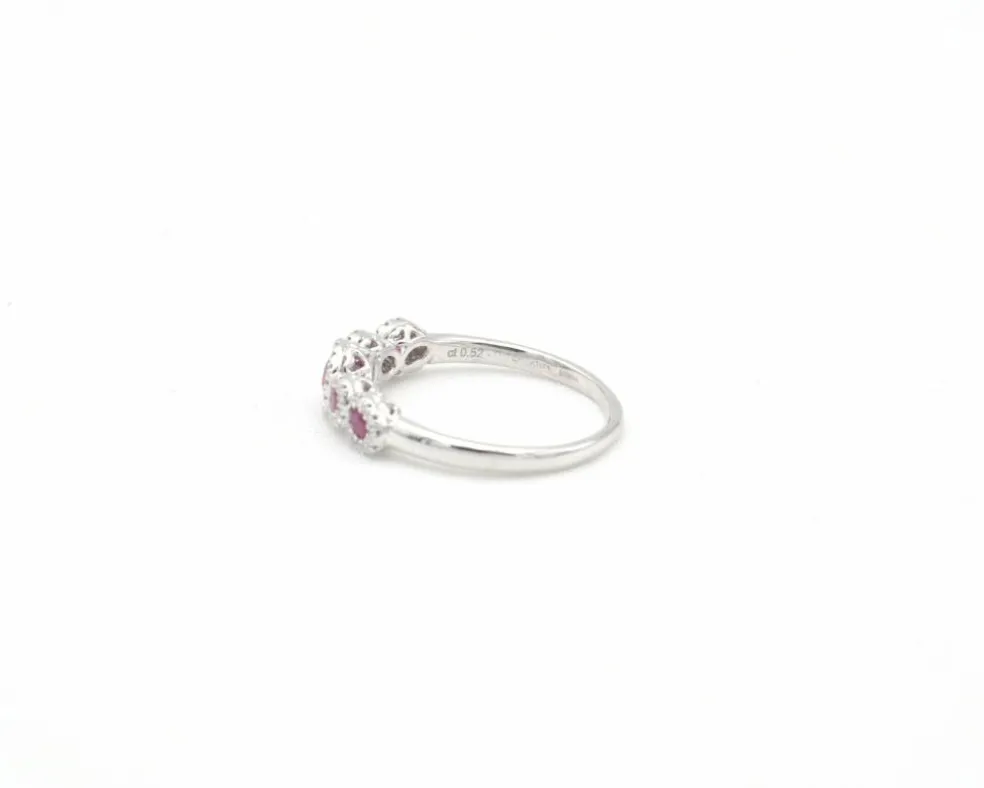 Bague en or blanc avec rubis et diamants
