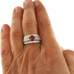 Bague en or blanc avec rubis et diamants certifiés IGI