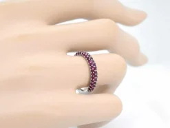 Bague en or blanc avec rubis