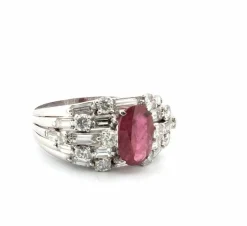 Bague en or blanc avec rubis et diamants