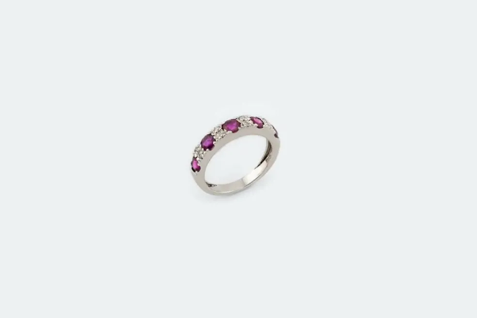 Bague en or blanc avec rubis et diamants