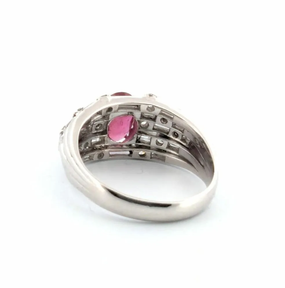 Bague en or blanc avec rubis et diamants