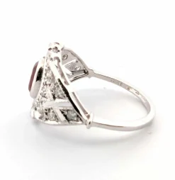 Bague en or blanc avec rubis et diamants