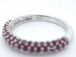 Bague en or blanc avec rubis