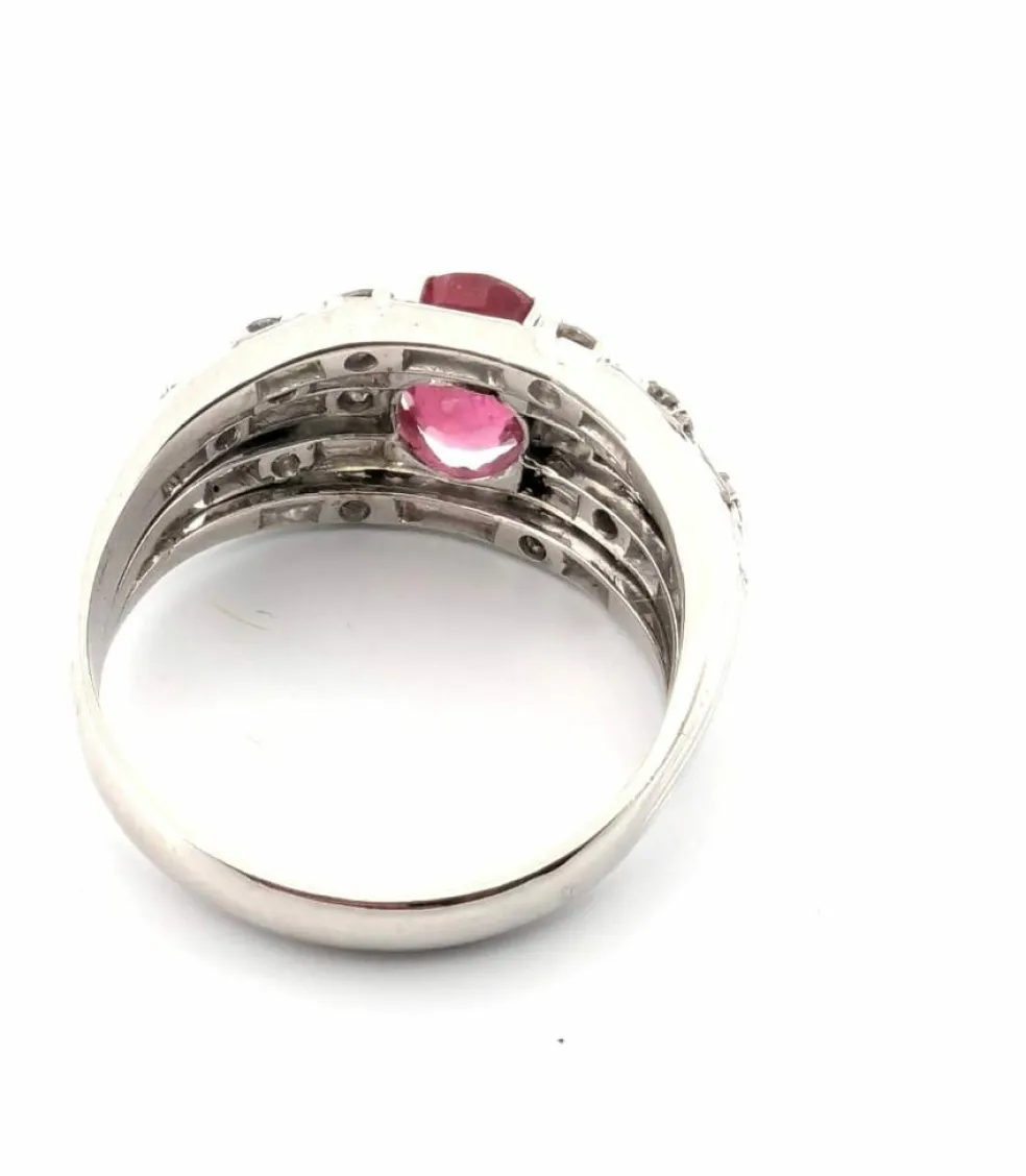 Bague en or blanc avec rubis et diamants