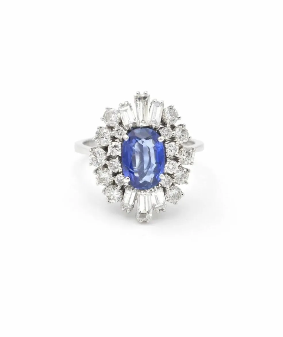 Bague en or blanc avec saphir de Ceylan et diamants