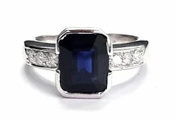 Bague en or blanc avec saphir et diamants