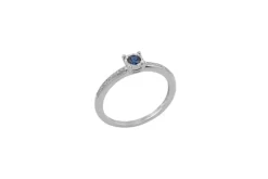 Bague en or blanc avec saphir et diamants