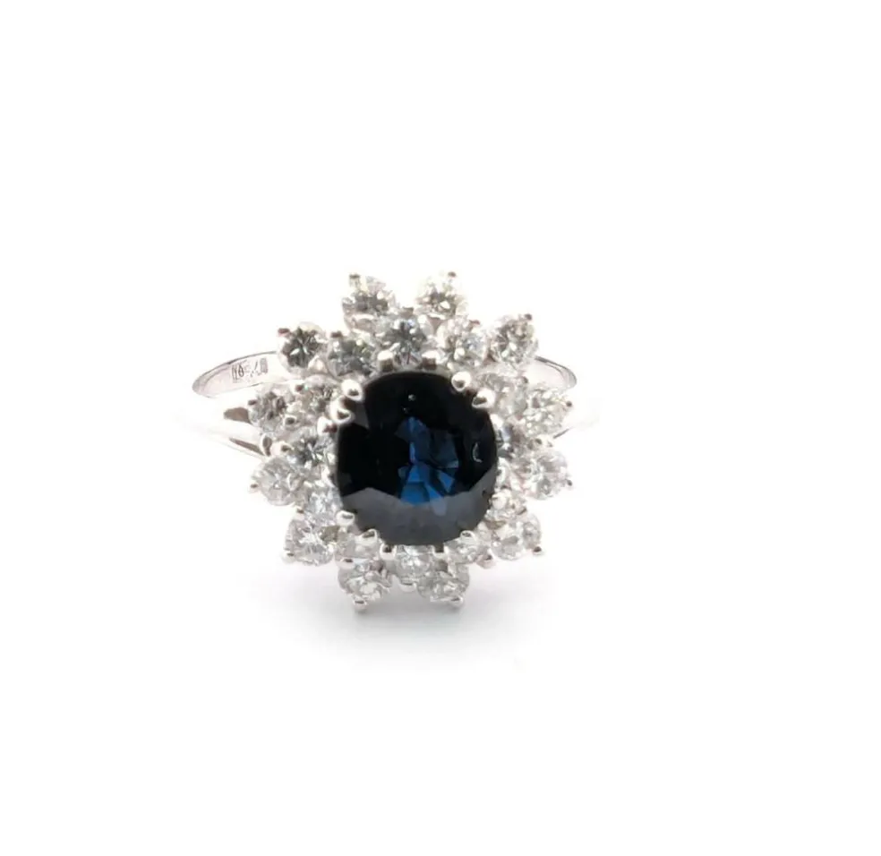 Bague en or blanc avec saphir et diamants