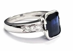 Bague en or blanc avec saphir et diamants