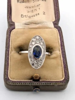 Bague en or blanc avec saphir et diamants