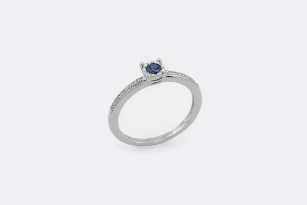 Bague en or blanc avec saphir et diamants