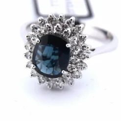 Bague en or blanc avec saphir australien
