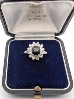 Bague en or blanc avec saphir et diamants