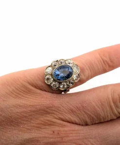 Bague en or blanc avec saphir Celyon et diamants taille Ancienne Mine
