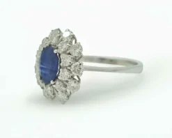 Bague en or blanc avec saphir 1,83 et diamants