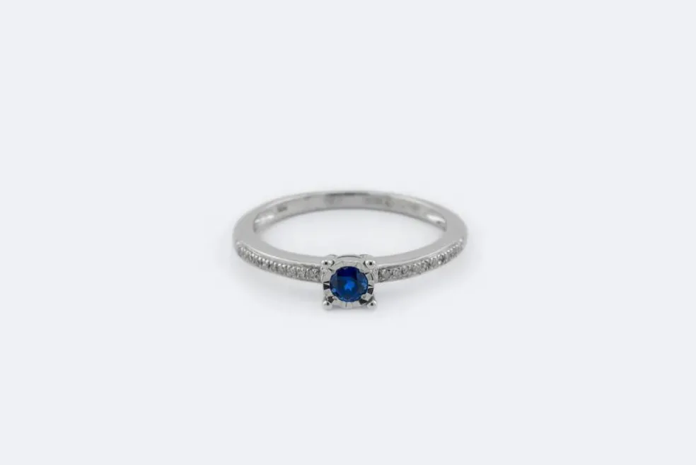Bague en or blanc avec saphir et diamants