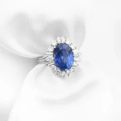 Bague en or blanc avec saphir de Birmanie sans chaleur et diamants