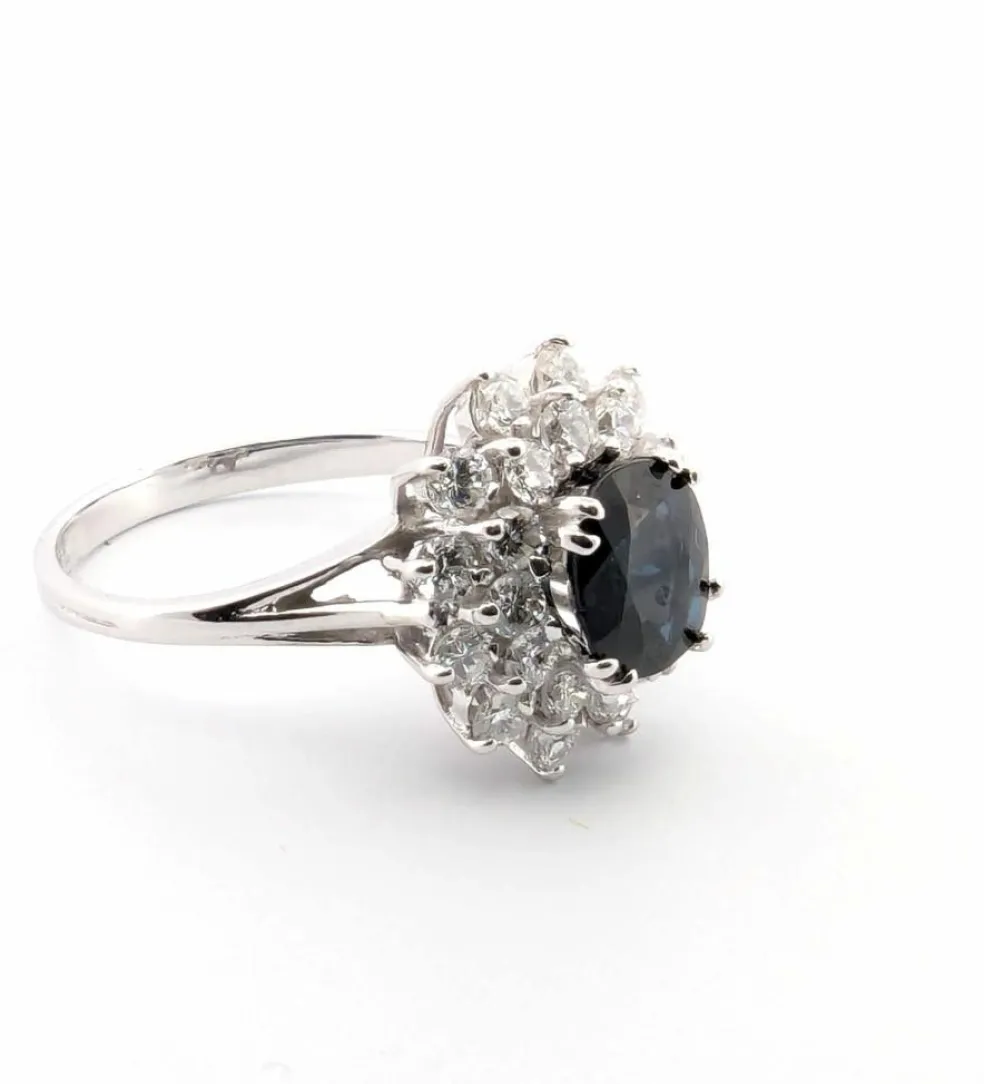 Bague en or blanc avec saphir et diamants