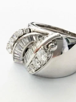 Bague en or blanc avec saphir naturel thermodiffusé et diamants