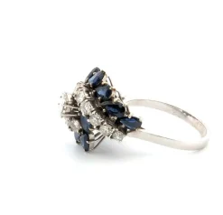 Bague en or blanc avec saphirs et diamants