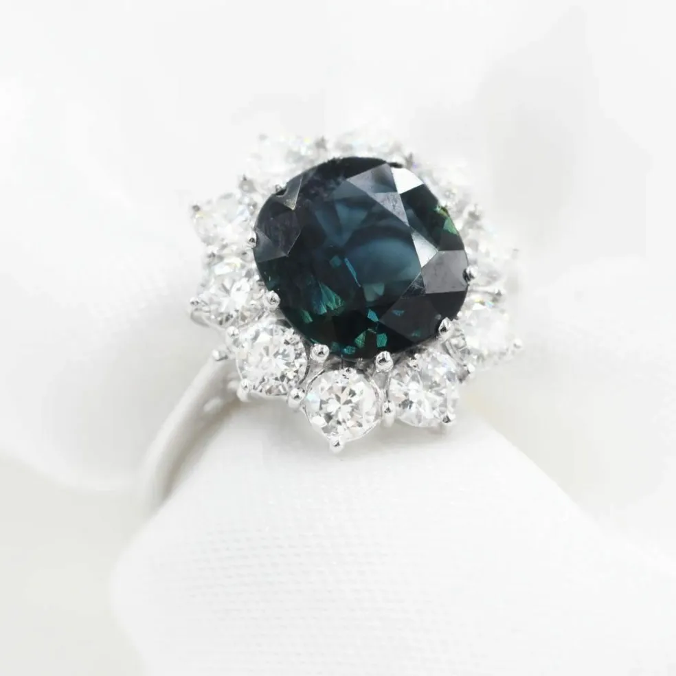 Bague en or blanc avec saphir et diamants 0,70