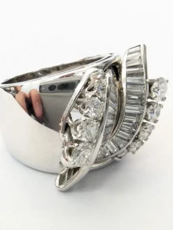 Bague en or blanc avec saphir naturel thermodiffusé et diamants