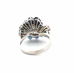 Bague en or blanc avec saphirs et diamants