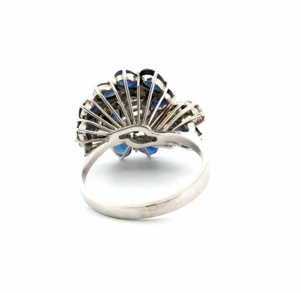 Bague en or blanc avec saphirs et diamants
