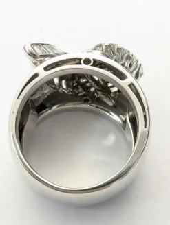 Bague en or blanc avec saphir naturel thermodiffusé et diamants