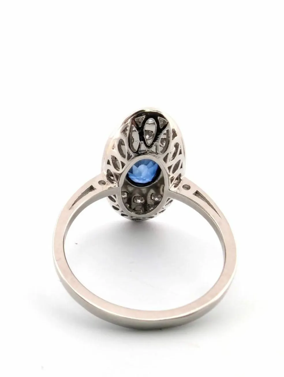 Bague en or blanc avec saphir et diamants