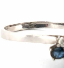 Bague en or blanc avec saphirs et diamants